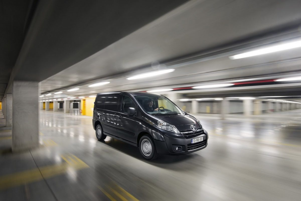 TOYOTA HI-ACE