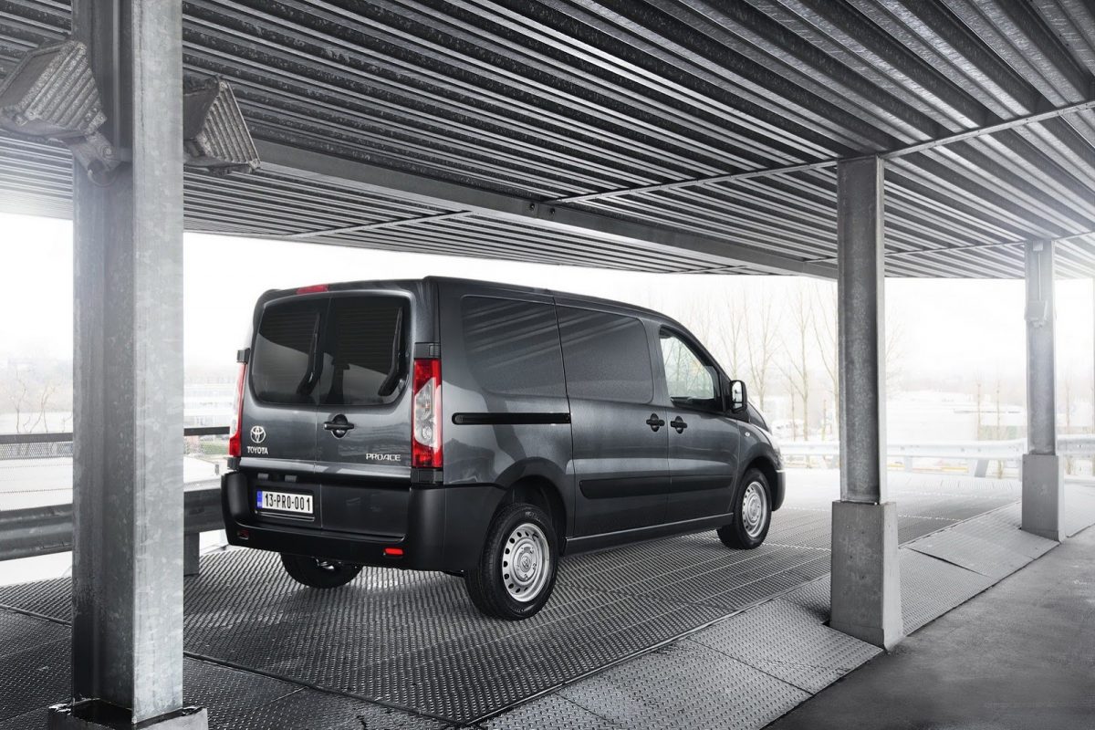 TOYOTA HI-ACE