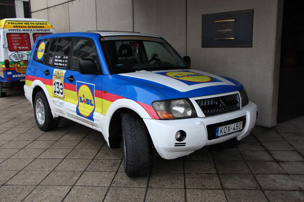 LAND ROVER