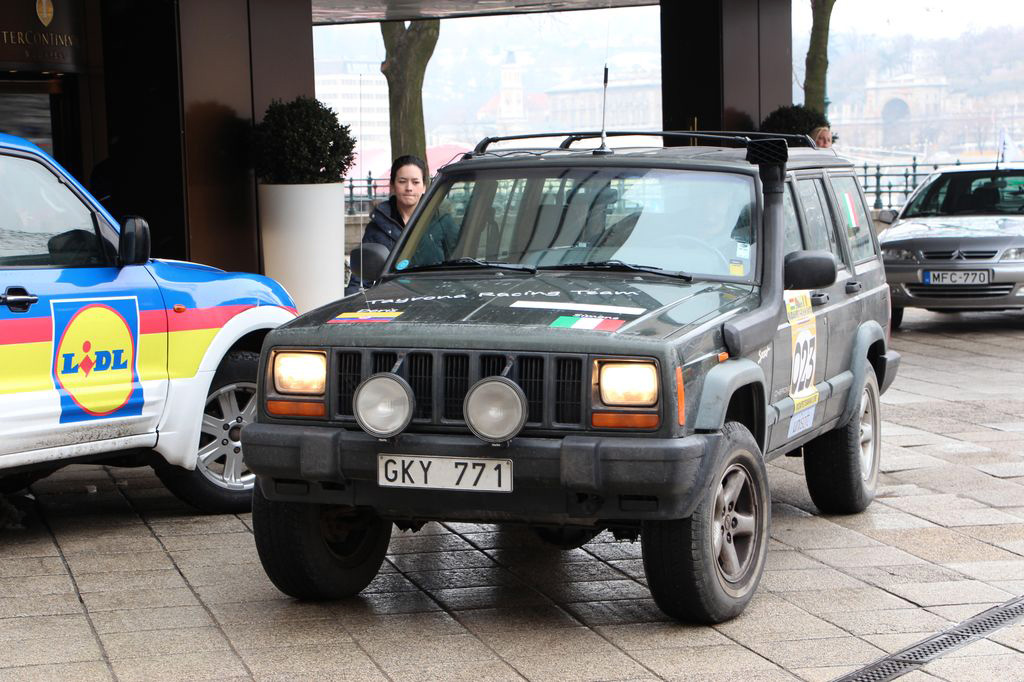LAND ROVER