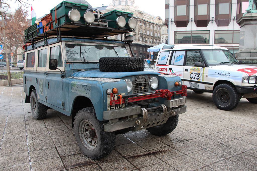 LAND ROVER