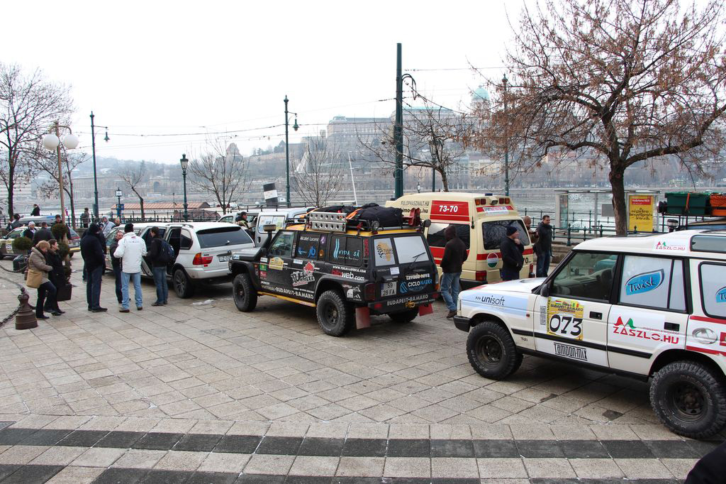 LAND ROVER