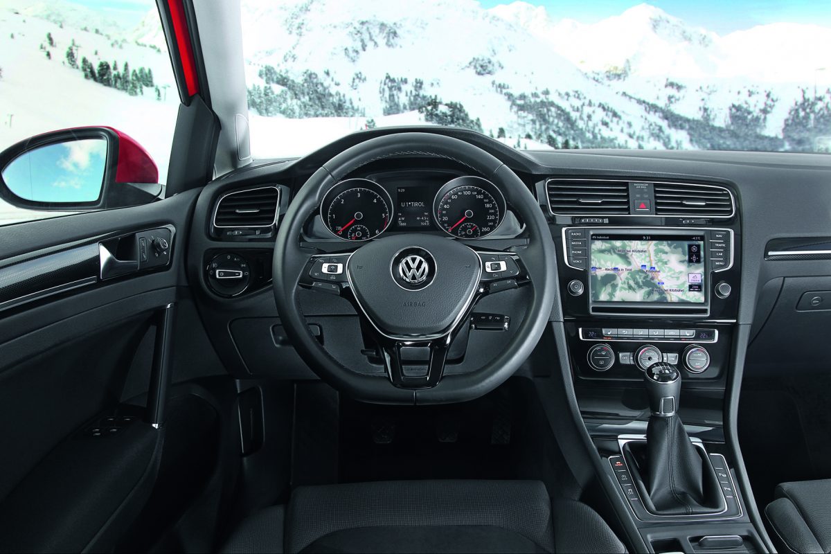 VOLKSWAGEN GOLF