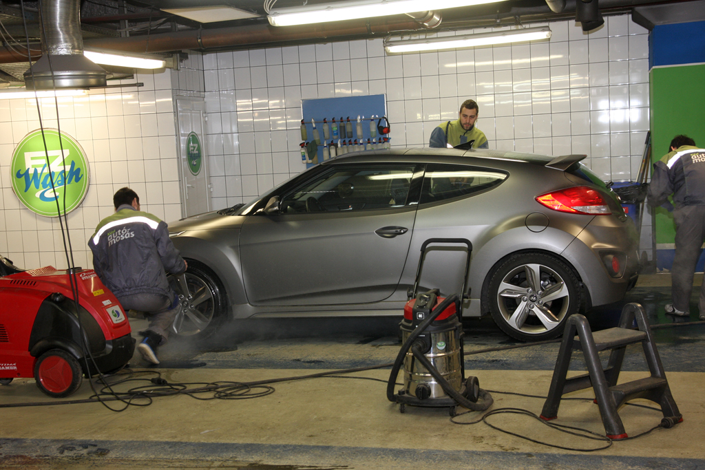 HYUNDAI VELOSTER