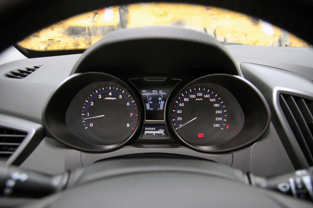 HYUNDAI VELOSTER