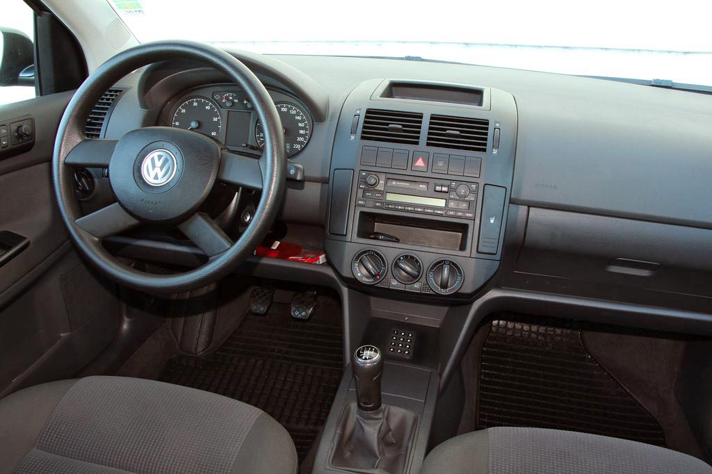VOLKSWAGEN POLO