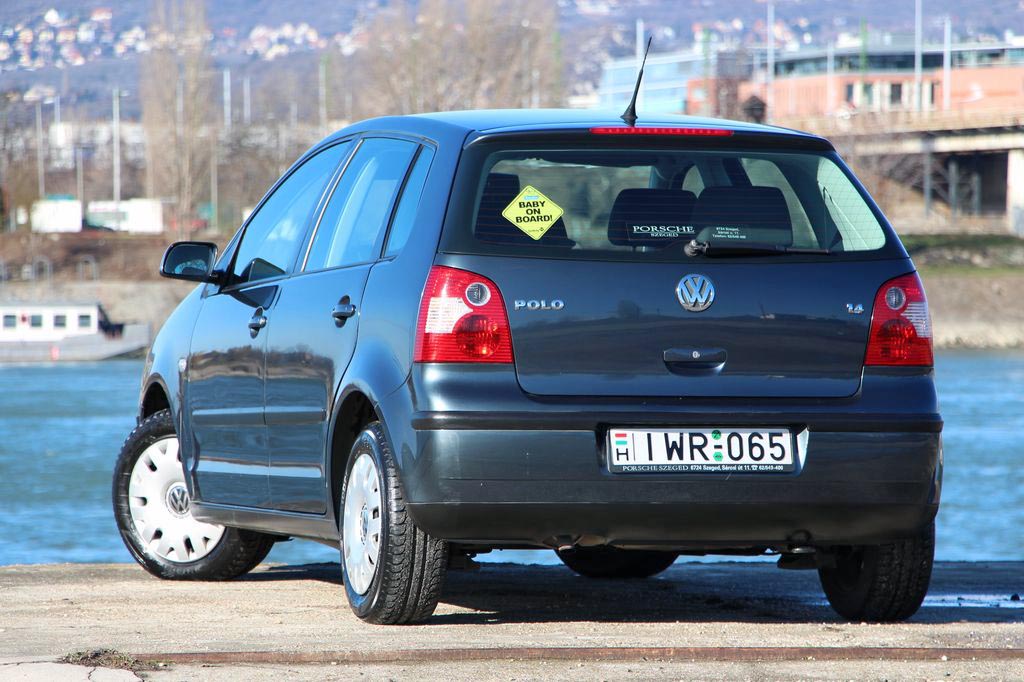 VOLKSWAGEN POLO