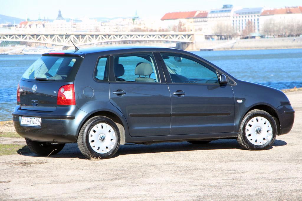 VOLKSWAGEN POLO