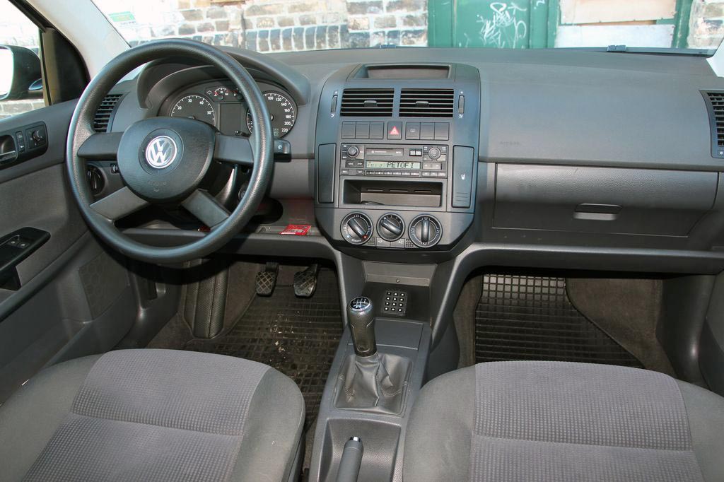 VOLKSWAGEN POLO
