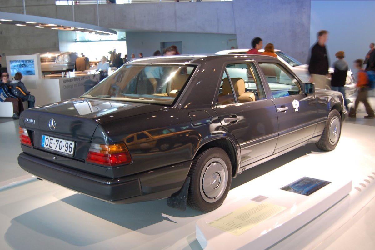 AUDI 100