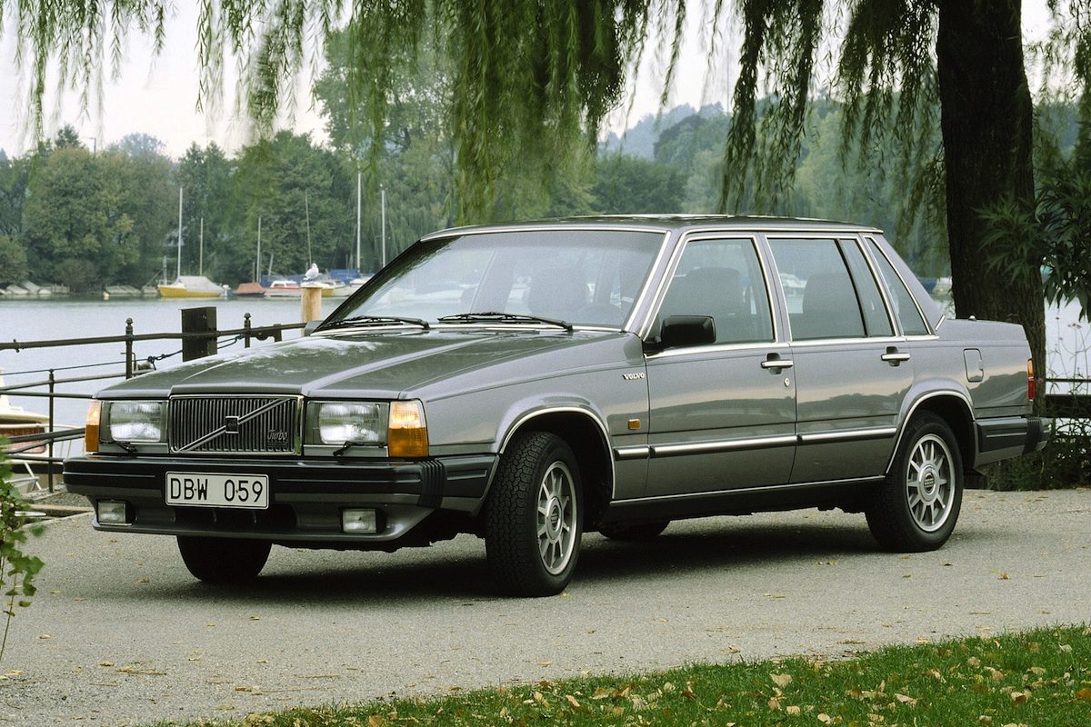 AUDI 100