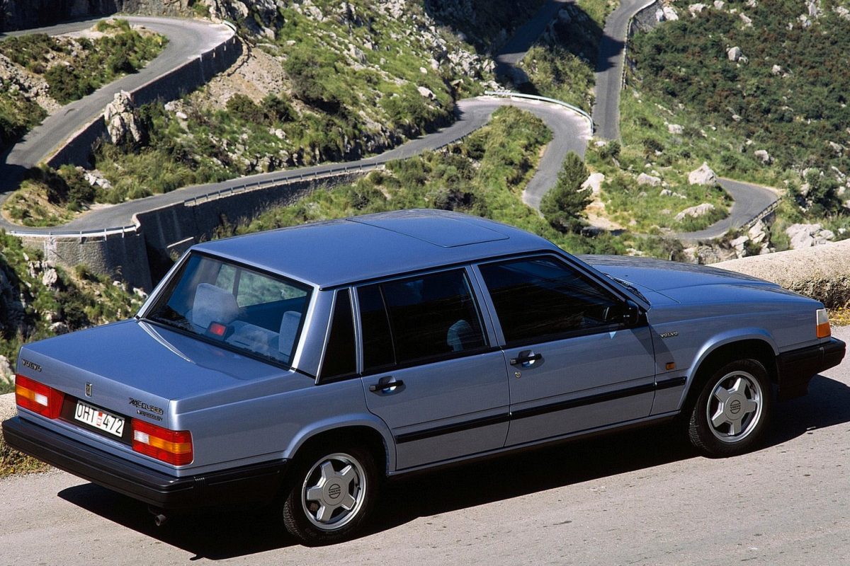 AUDI 100