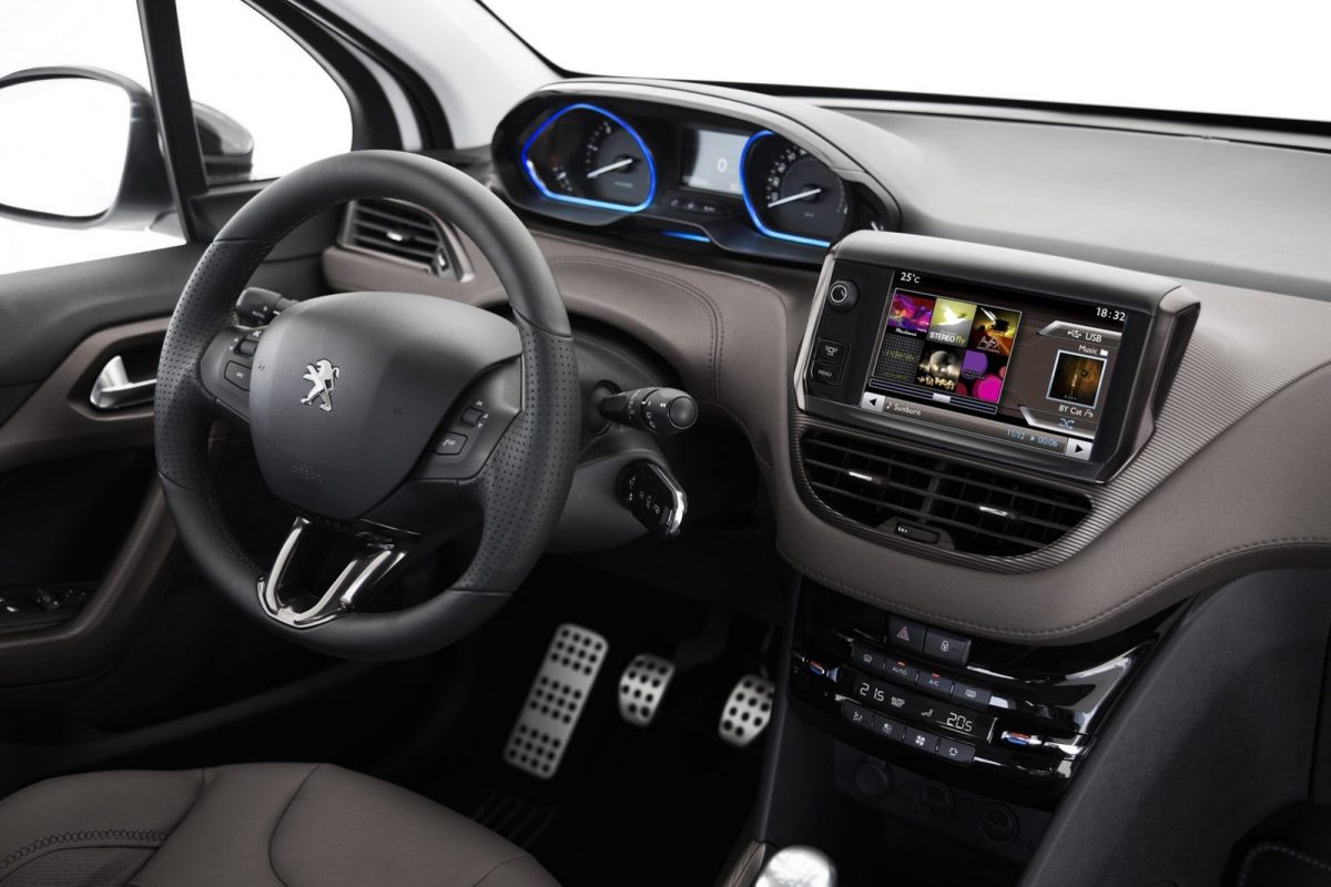 PEUGEOT 208