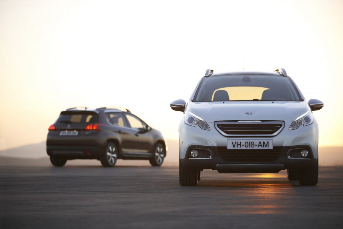 PEUGEOT 208