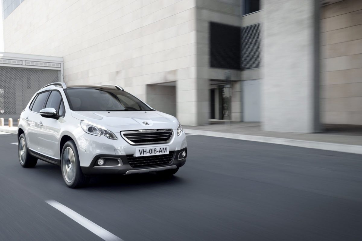 PEUGEOT 208