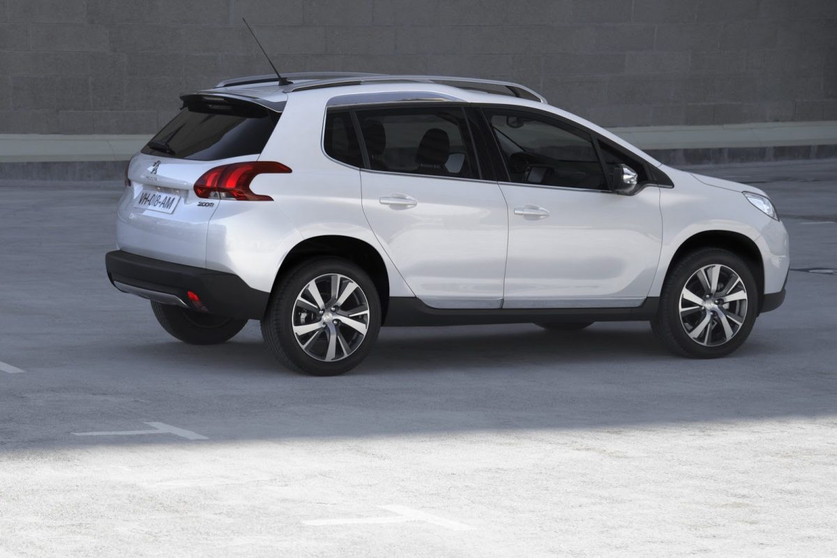 PEUGEOT 208