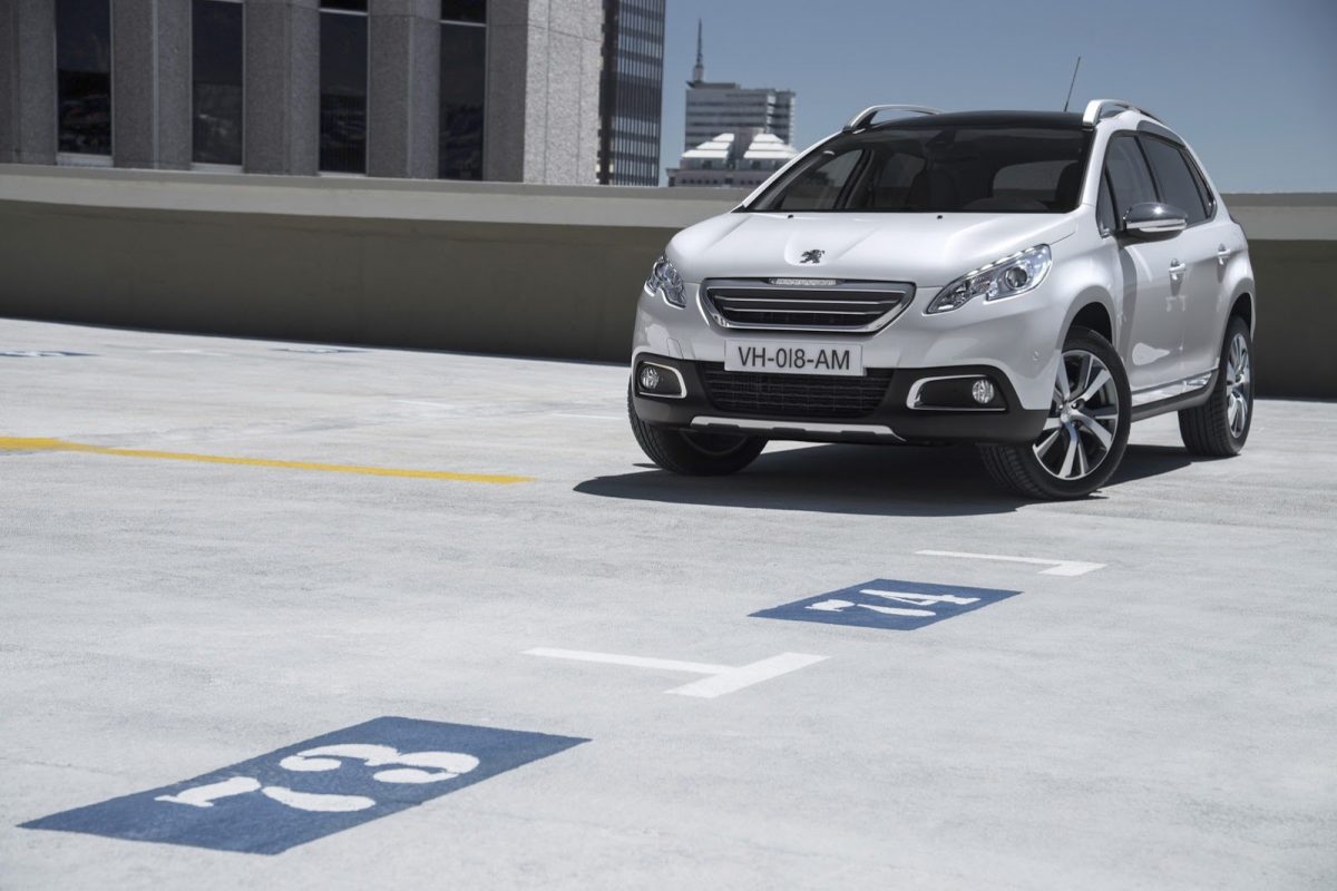 PEUGEOT 208