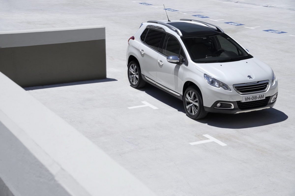 PEUGEOT 208