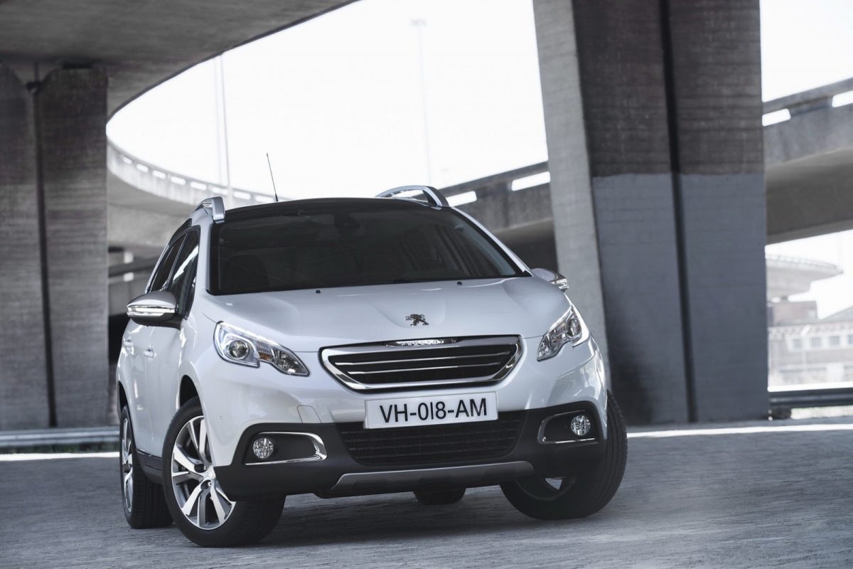 PEUGEOT 208