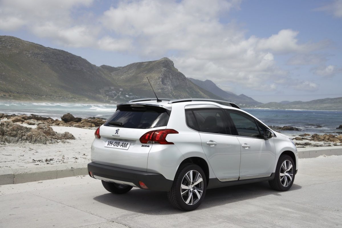 PEUGEOT 208