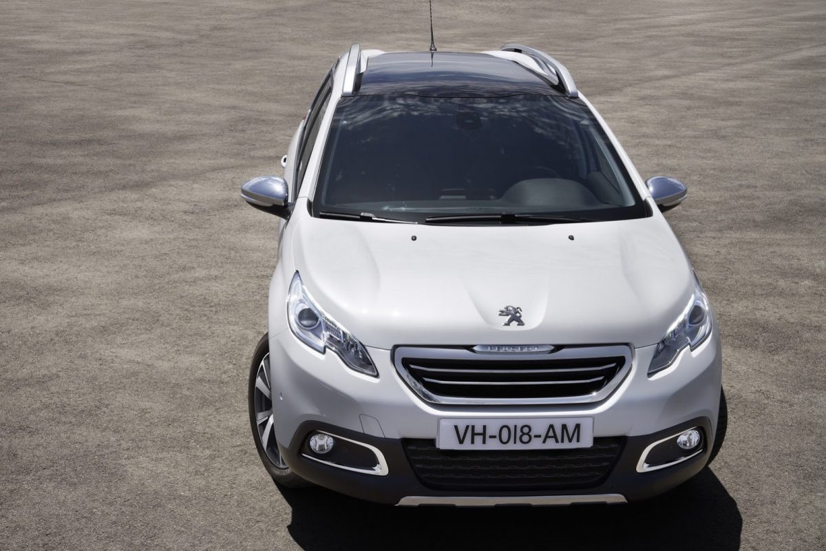 PEUGEOT 208