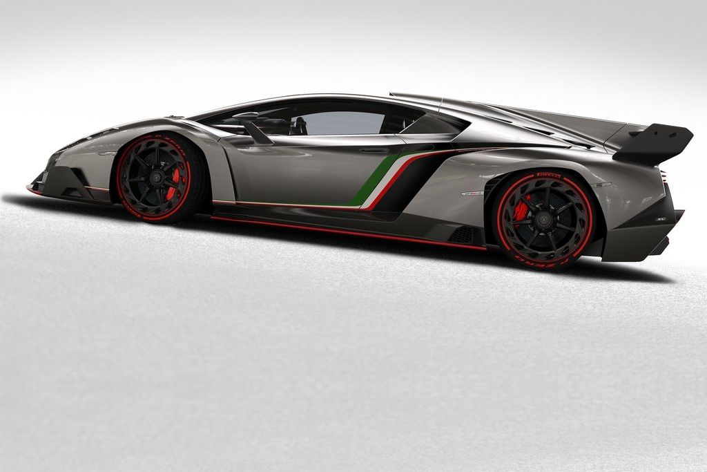 LAMBORGHINI AVENTADOR