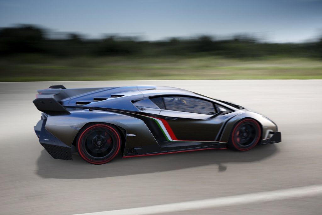 LAMBORGHINI AVENTADOR