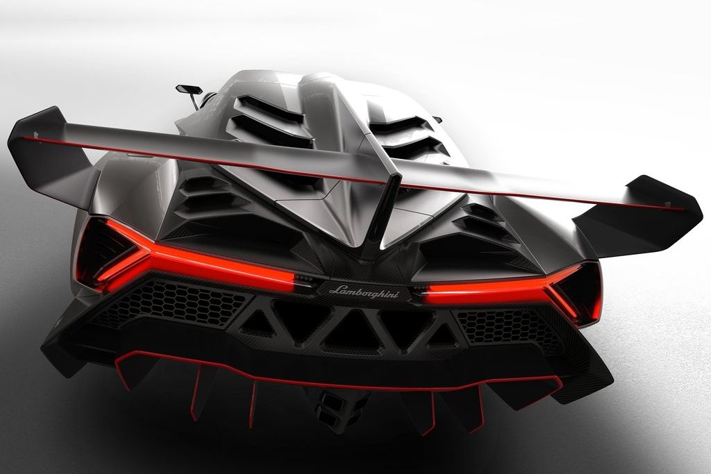 LAMBORGHINI AVENTADOR