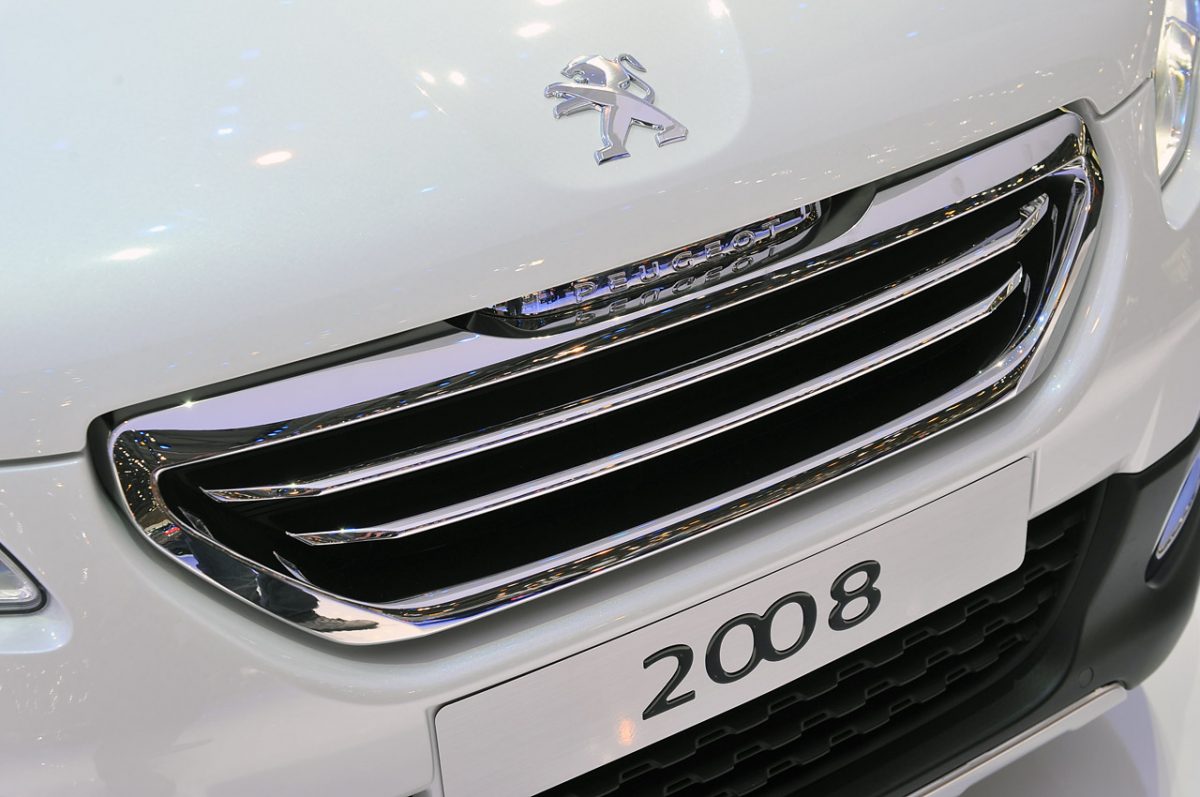 PEUGEOT 208