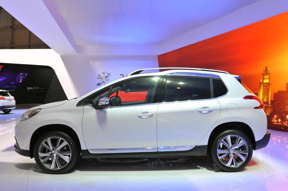 PEUGEOT 208