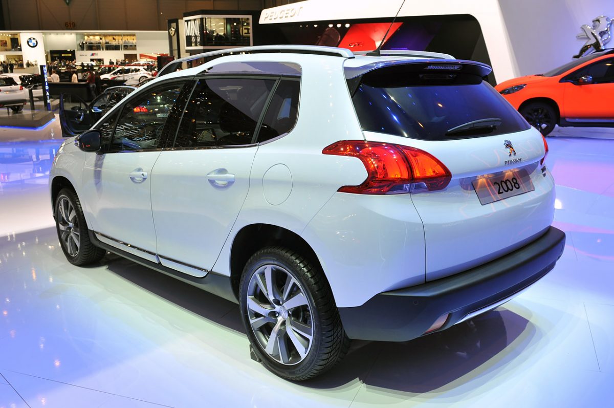 PEUGEOT 208