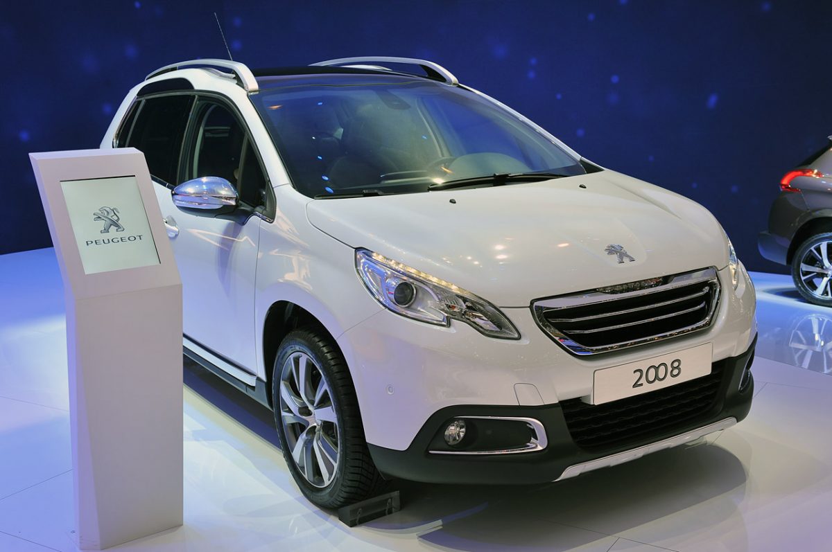 PEUGEOT 208