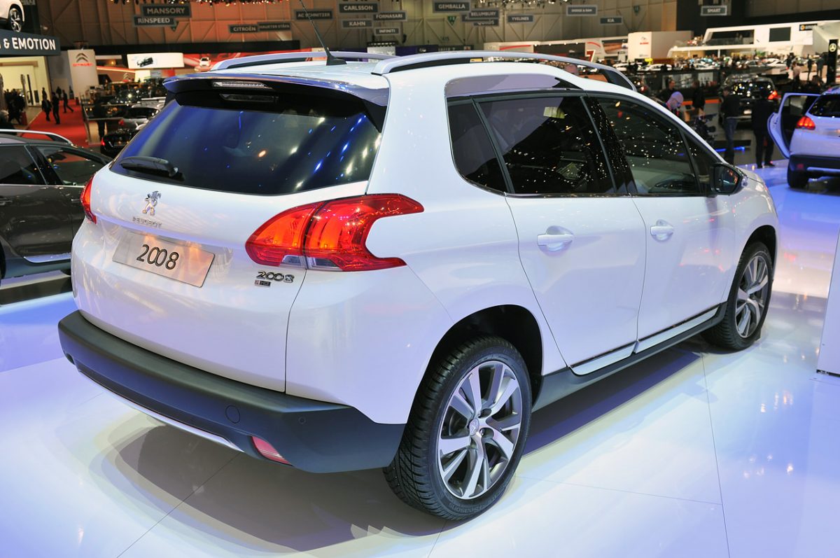 PEUGEOT 208