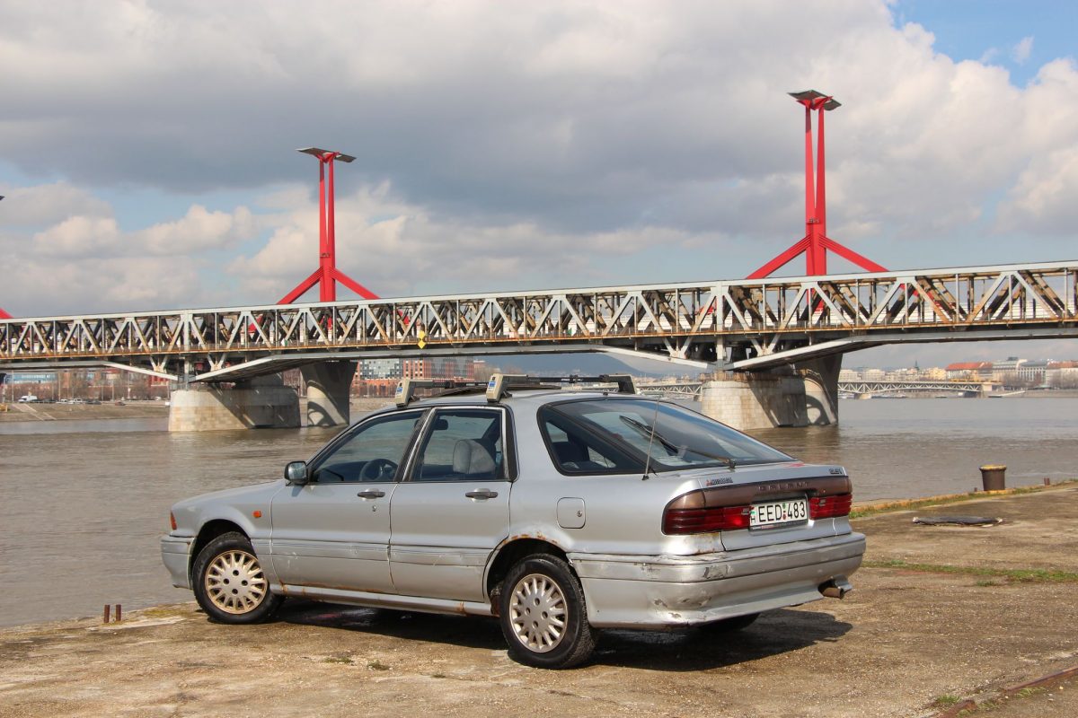 MITSUBISHI GALANT