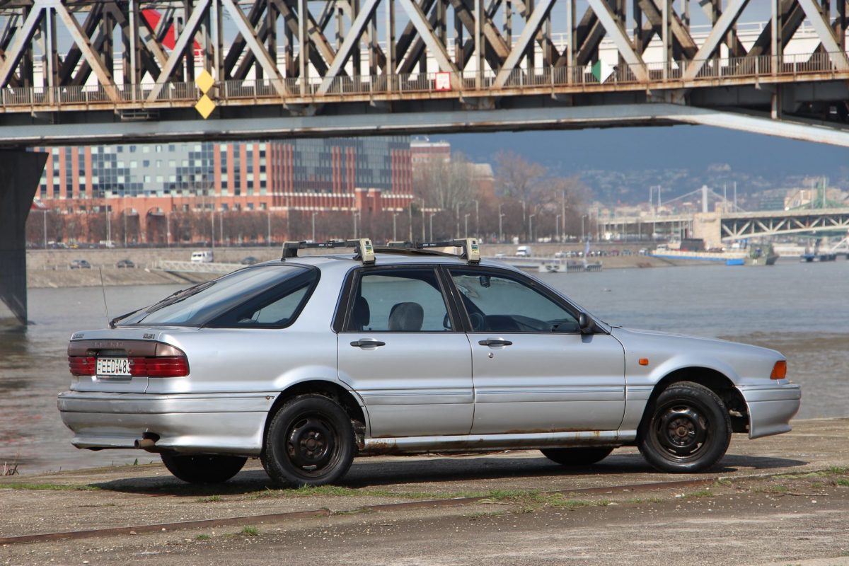 MITSUBISHI GALANT