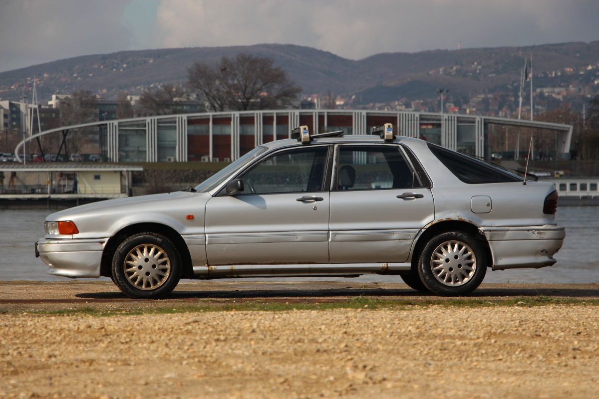 MITSUBISHI GALANT