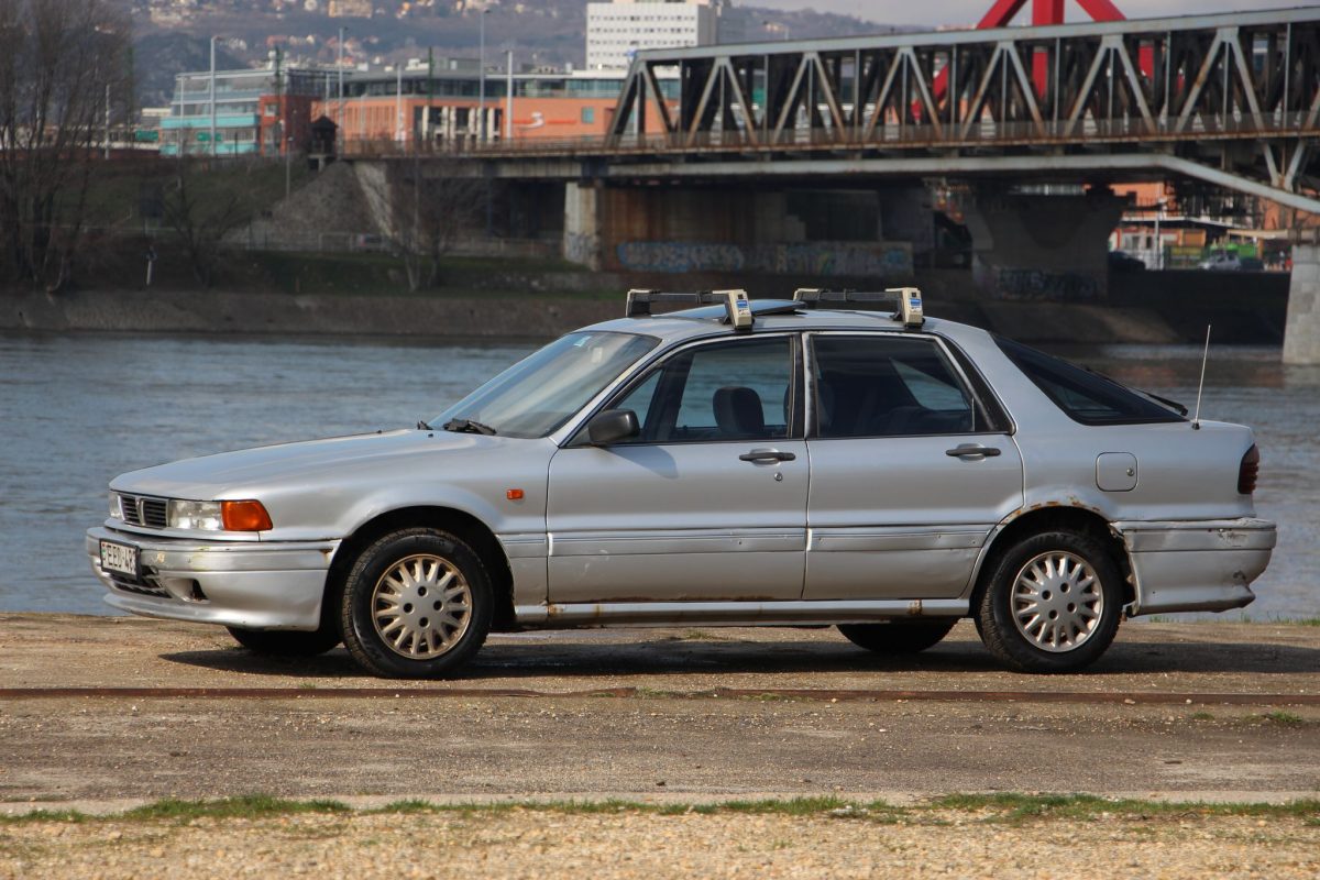 MITSUBISHI GALANT