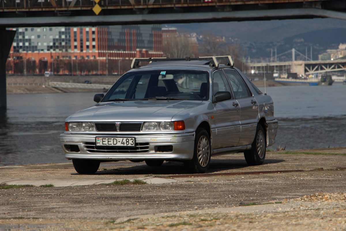 MITSUBISHI GALANT