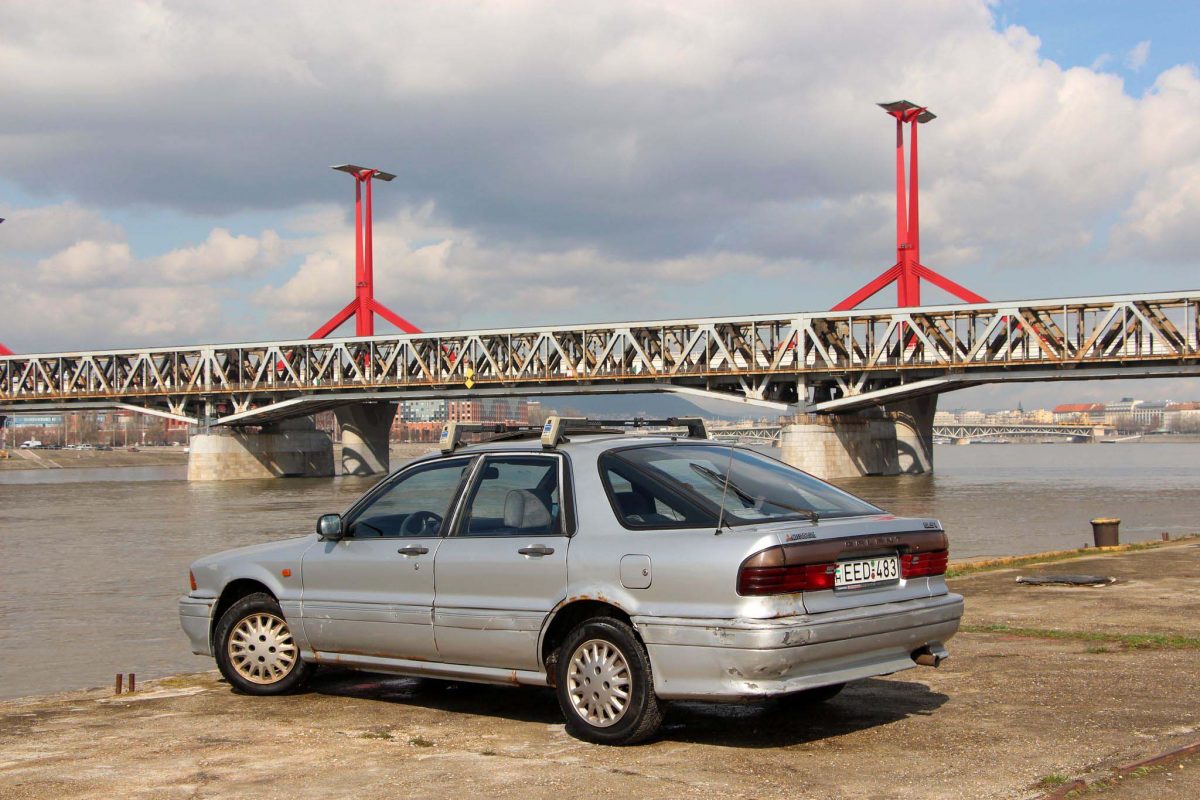 MITSUBISHI GALANT