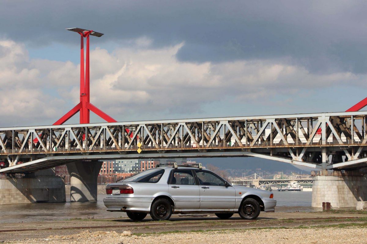 MITSUBISHI GALANT