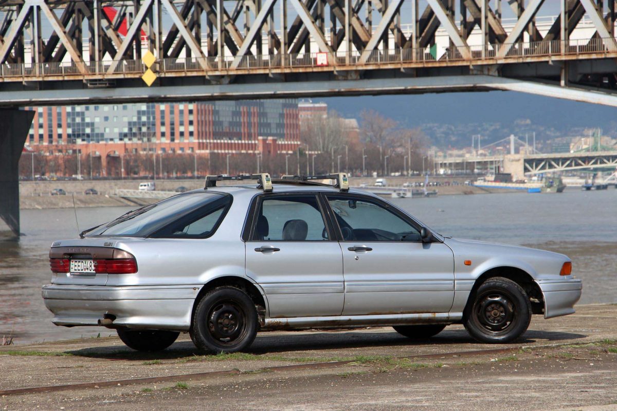 MITSUBISHI GALANT