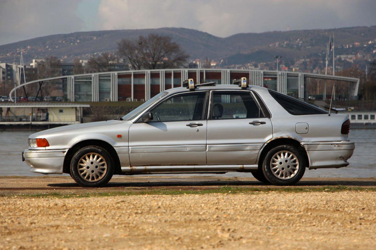 MITSUBISHI GALANT