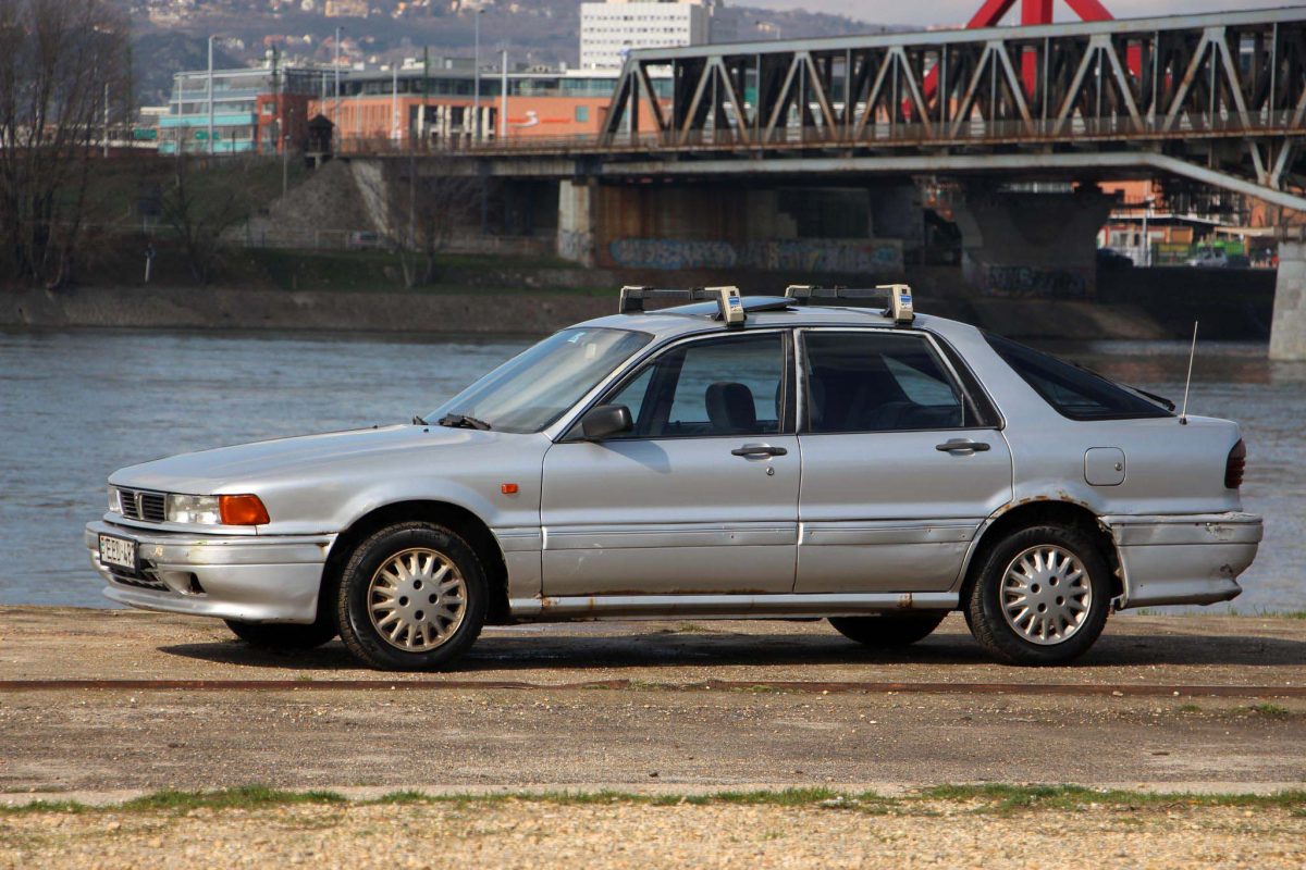 MITSUBISHI GALANT