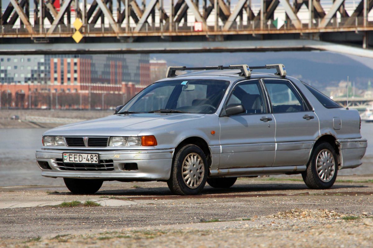 MITSUBISHI GALANT