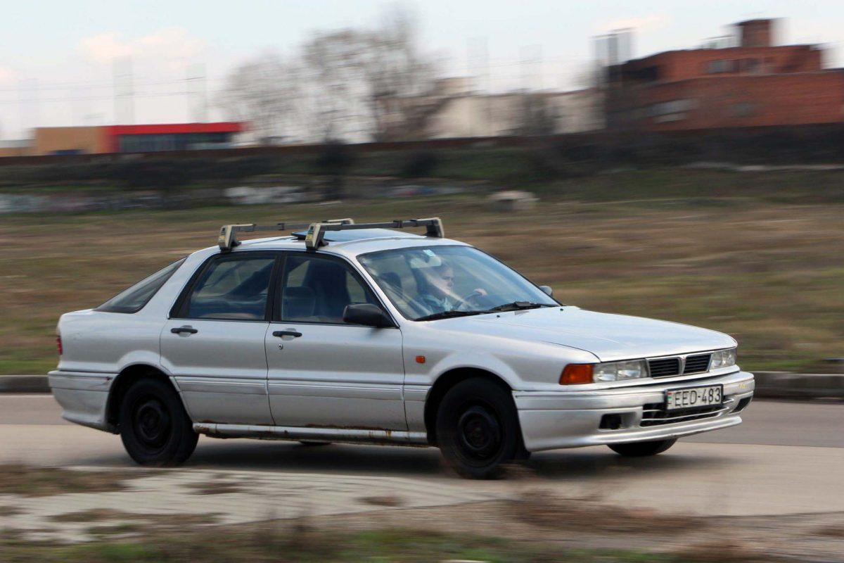 MITSUBISHI GALANT