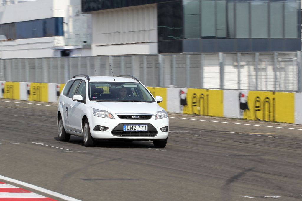 FORD FOCUS
