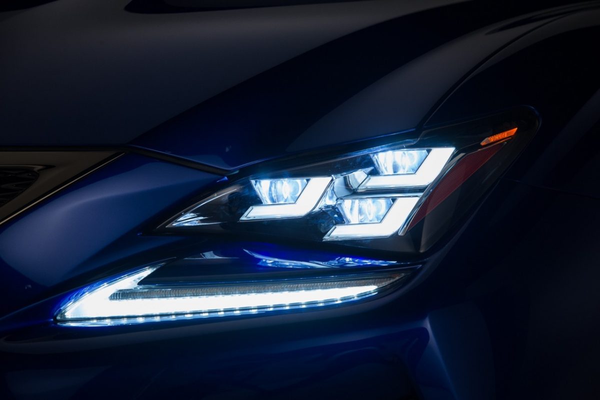 LEXUS