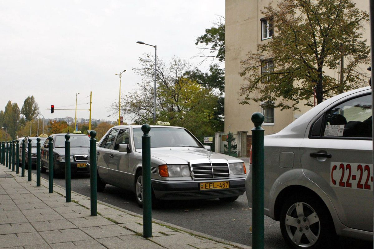 MERCEDES-BENZ W 124