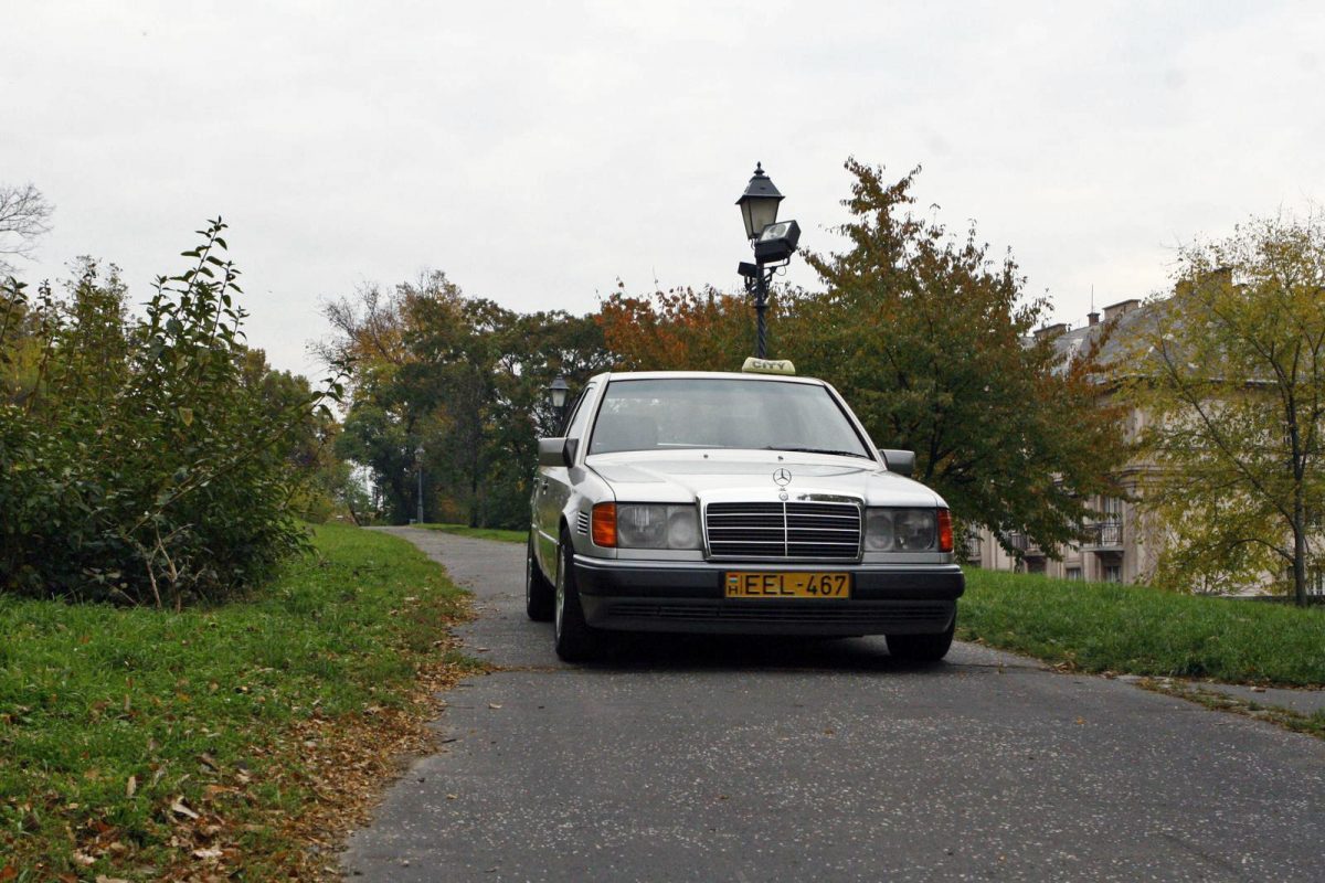 MERCEDES-BENZ W 124