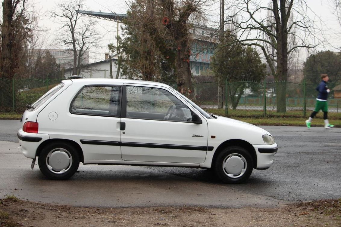 PEUGEOT 106